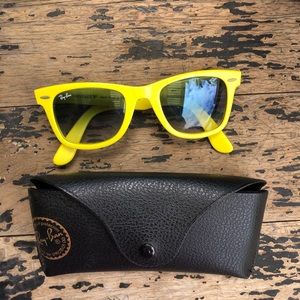 Yellow ray ban wayfarer